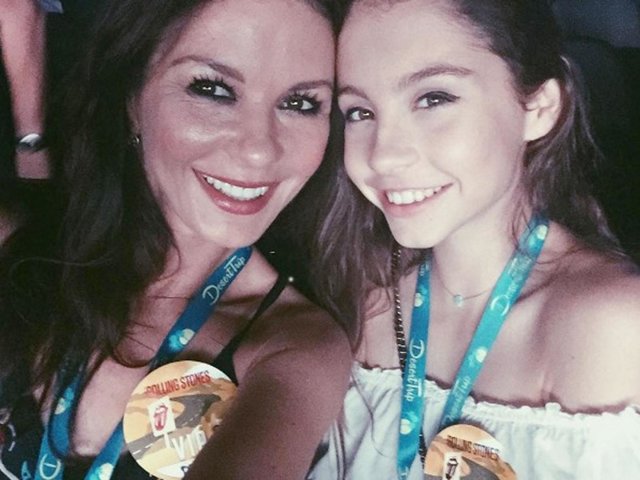 14-летняя дочь Кэтрин Зета-Джонс растет настоящей красавицей