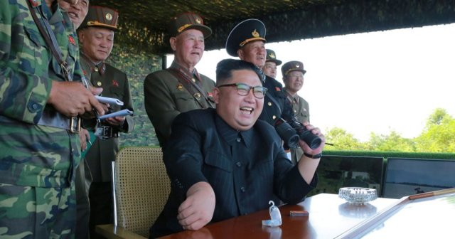 Северная Корея бомбит американский авианосец! Пока - в пропагандистском ролике