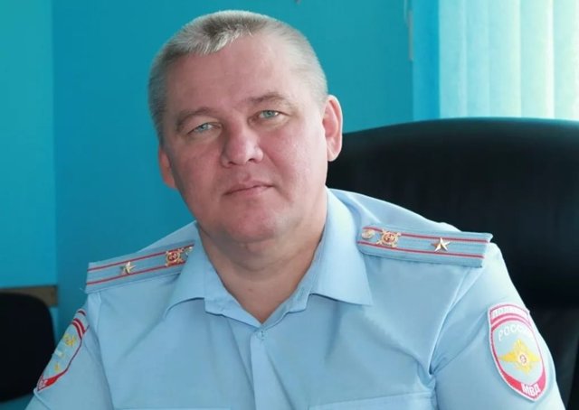 Начальник ГИБДД в Чистополе во время дорожного конфликта с «камазистом»: Давай документы, не будешь