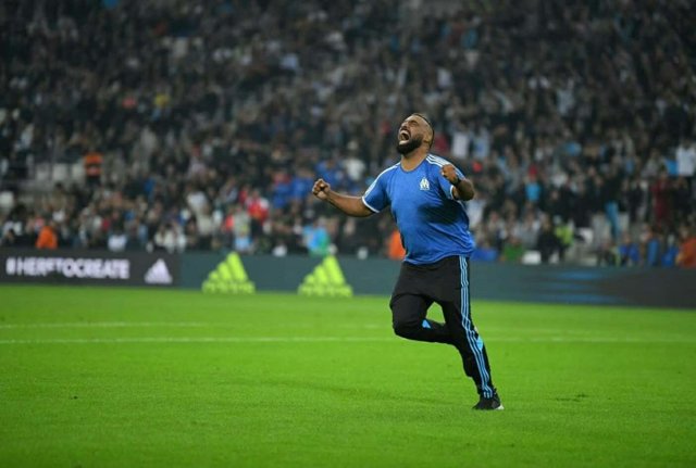 Болельщик «Марселя» забил гол команде соперника и эмоционально его отпраздновал