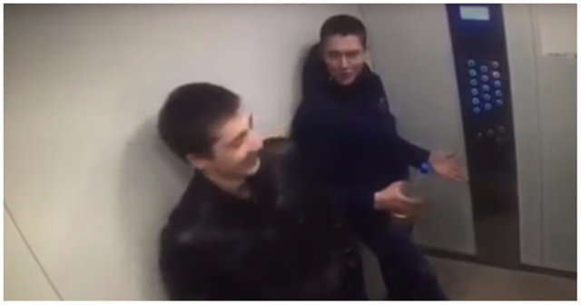 Двум пылким провинциальным парням не удалось уединиться в лифте