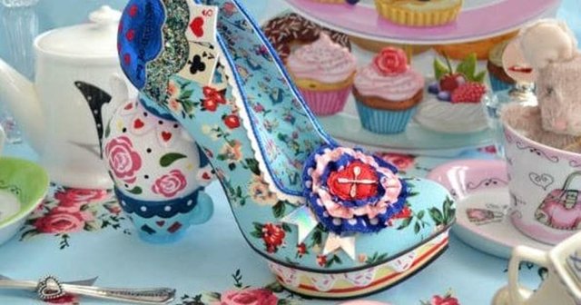 Коллекция обуви по мотивам "Алисы в Стране чудес"