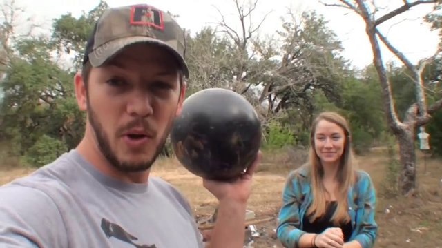 ПУЛИ ПРОТИВ ШАРА ДЛЯ БОУЛИНГА