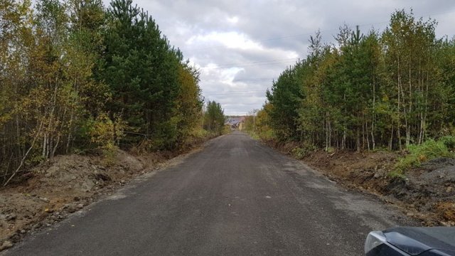 Жители поселка под Екатеринбургом сами скинулись на новую дорогу