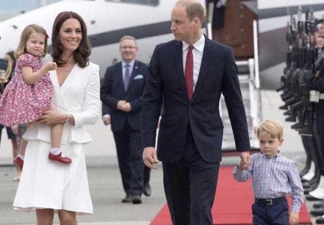 Почему внуки принца Уильяма и Кейт не получат официальных королевских титулов