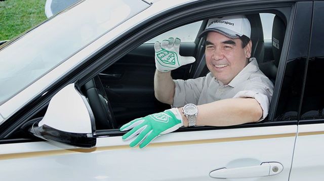 Король дрифта. Президент Туркмении прокатился на спортивном BMW