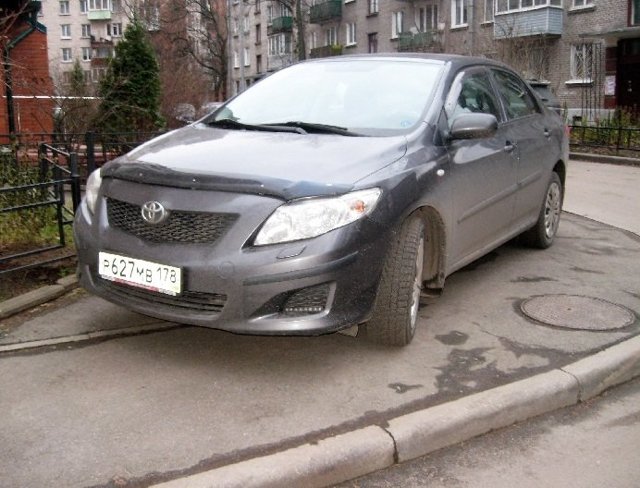 Позор Петербурга: автохамы на тротуарах