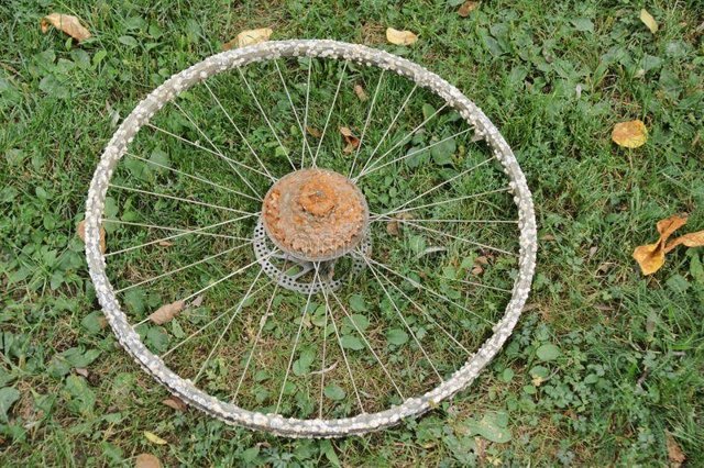 Мужчина нашел ржавое велосипедное колесо в гараже и вот что с ним сделал. Просто фантастика!
