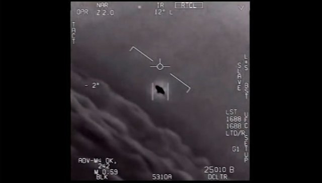 Пентагон рассекретил погоню за НЛО: видео