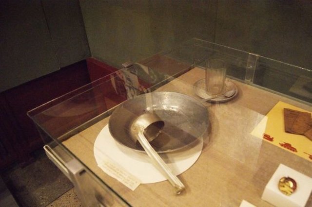 История простой металлической тарелки, хранящейся в музее Челябинского тракторного завода