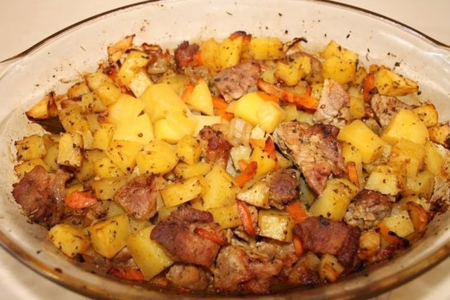 Простой рецепт Очень Вкусного картофеля с мясом в духовке
