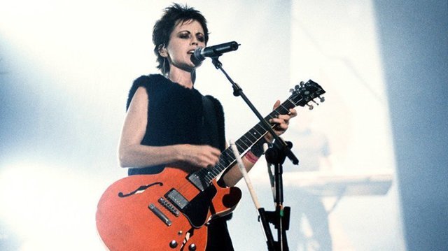 «Её голос поражал»: ушла из жизни солистка The Cranberries Долорес О'Риордан