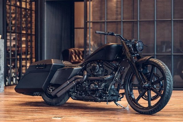 Кастомный бэггер Noir King из мотоцикла Harley-Davidson Road King