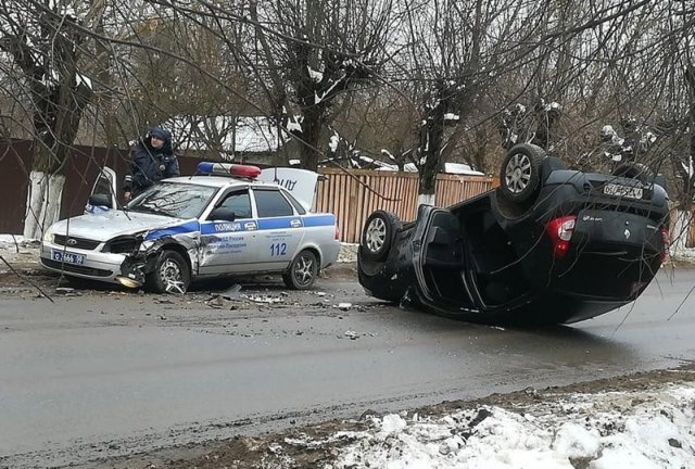 Авария дня. В Павловском Посаде пьяный водитель врезался в полицейский автомобиль