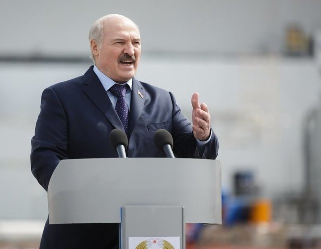 Лукашенко велел поотрубать руки домашним тиранам