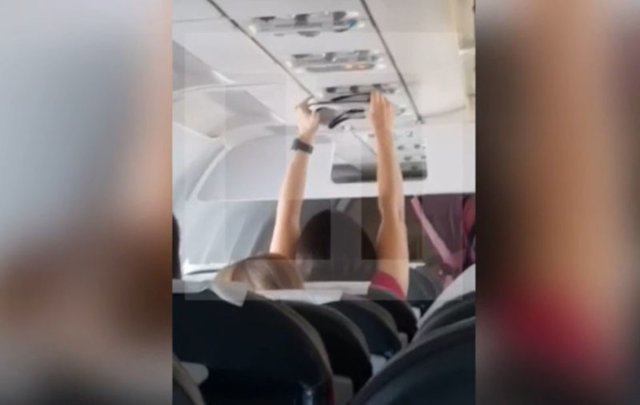 Опубликовано видео просушки трусов на борту самолета Анталия - Москва