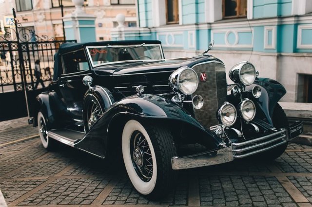 WhiteWall: его чёрные и белые полосы