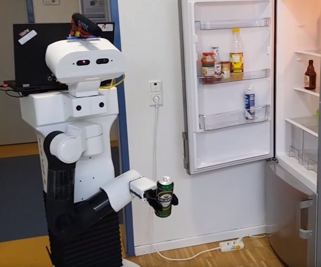 Создан робот, которого можно посылать в холодильник за пивом