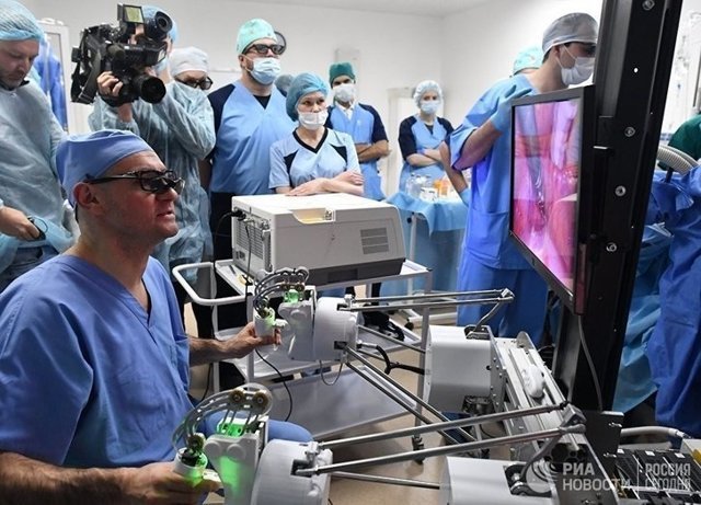 Пилотный образец российского робота-хирурга провёл первую операцию