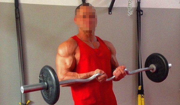 Тренеру, посидевшему на диване с девочкой, грозит 20 лет