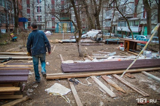 Ростовчанин пожаловался, что детскую площадку превратили в свалку