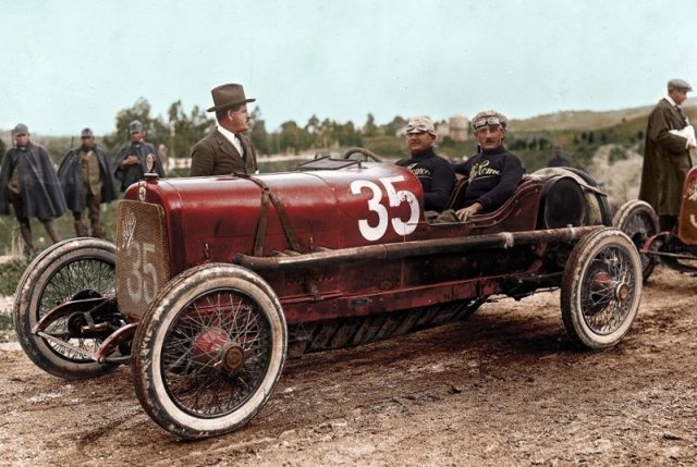 Снимки автомобилей и мотоциклов начала 1900-х годов в цвете