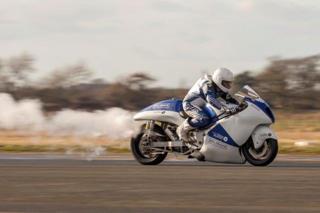 Британец сделал Suzuki Hayabusa с паровым двигателем и хочет установить рекорд скорости