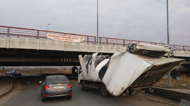 Мост с надписью "Газель не проедет" поймал 146-ю жертву