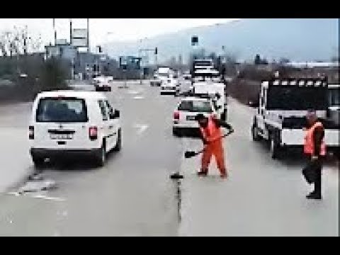 Идиоты на работе!