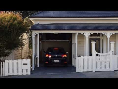 Опа! А там гараж