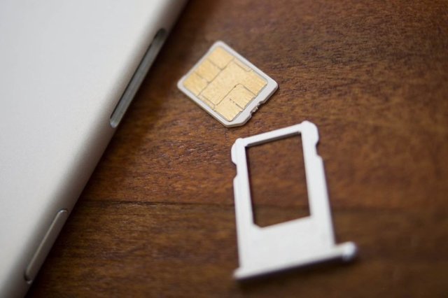Дешевый Iphone справится с двумя SIM-картами