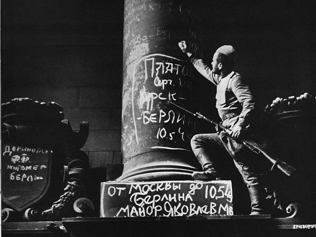 Автографы победителей: стены Рейхстага, исписанные советскими солдатами