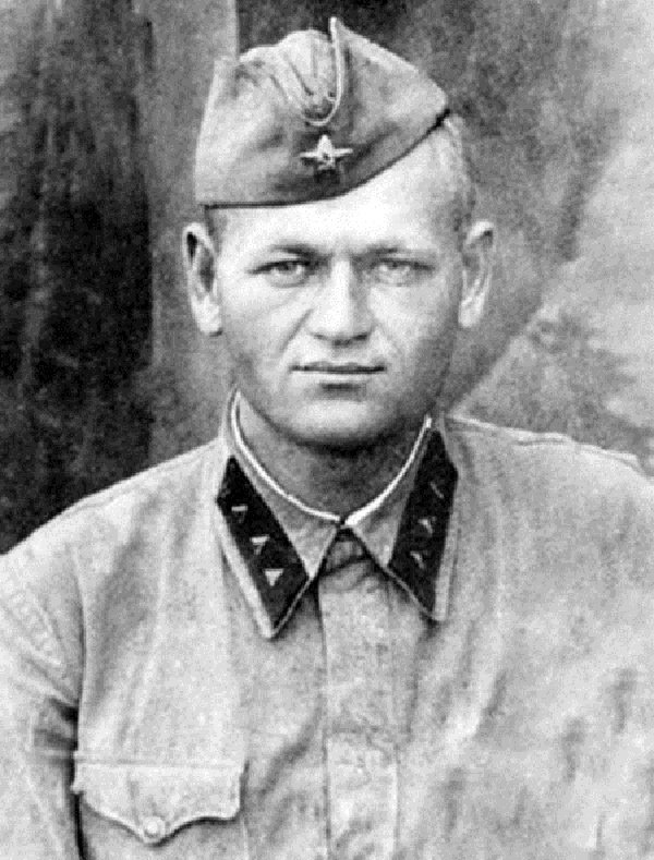 Герои Советского Союза. Василий Тимофеевич Уваров