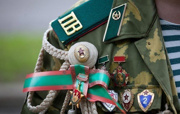 Поздравляю с праздником всех, кто имеет отношение к охране границы России