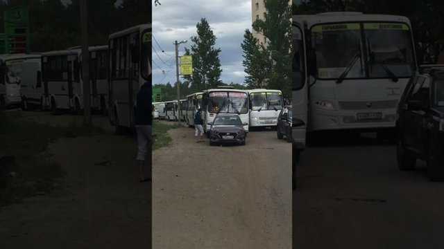 В Лен. области поселке Мурино на Заречной улице пострадал борец с обочечниками