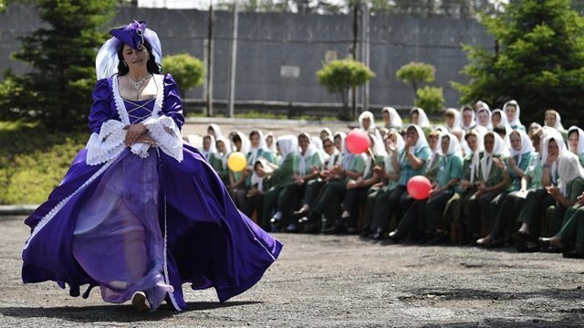 Шальные императрицы. Конкурс красоты в приморской колонии