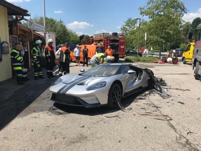 В Германии сгорел абсолютно новый суперкар Ford GT