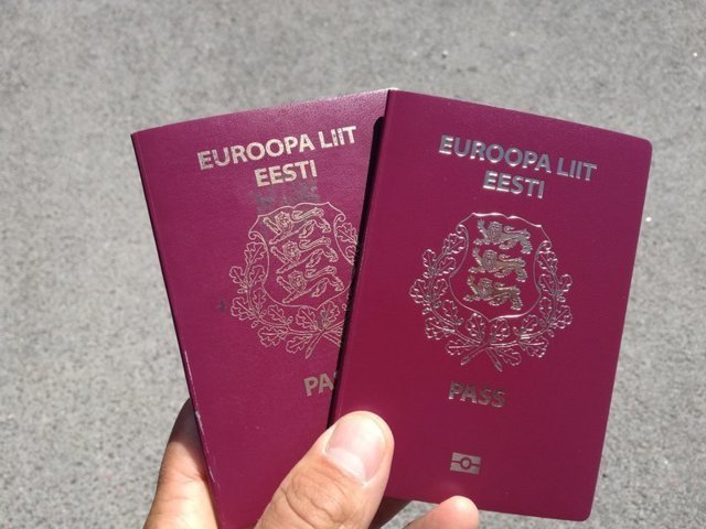 А Как быстро в вашей стране можно заменить старый паспорт на новый?