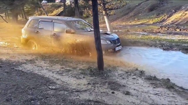 Автомобили застряли в грязи