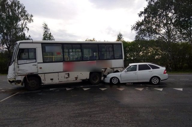 Авария дня. Приора и фургон столкнулись с автобусом