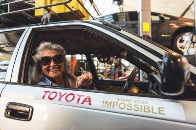 81-летняя женщина проехала из Кейптауна в Лондон на старенькой Тойоте