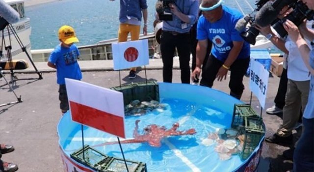 Японского осьминога, который предсказывал результаты игр и ошибся, съели