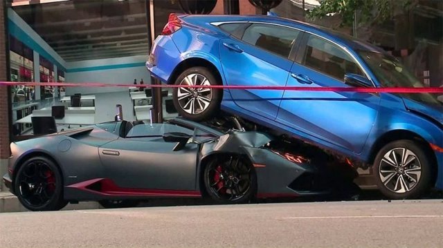 Lamborghini Huracan Spyder заехал под Honda Civic