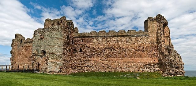 Города и веси: Tantallon Castle