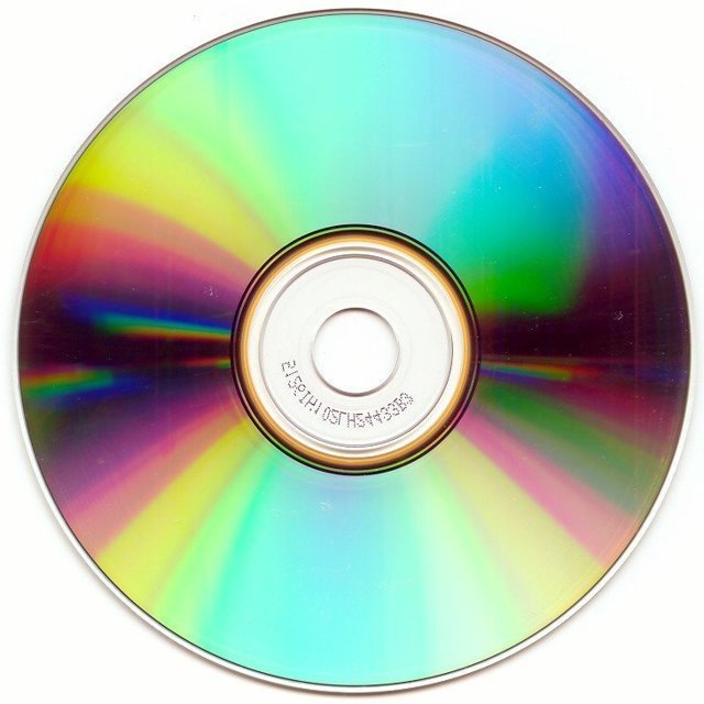 Одноразовая посуда из контрафактных дисков: доход вместо убытка