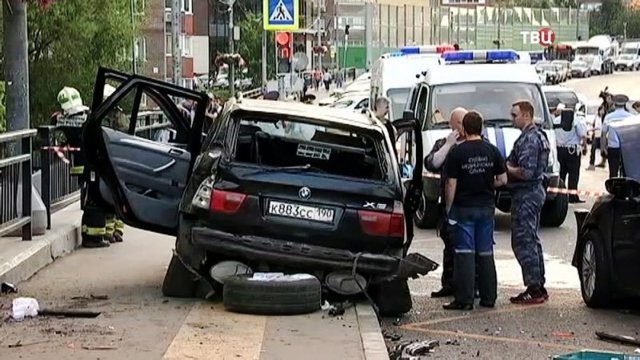 Авария дня.  BMW сбил трех человек в Новой Москве