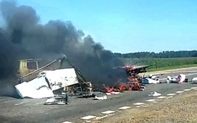 Авария дня. В Беларуси сгорели два автомобиля