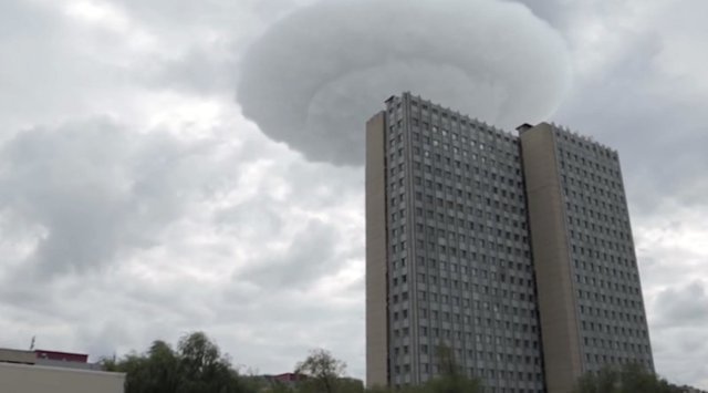 В небе над Москвой заметили странное облако, похожее на замаскированный НЛО