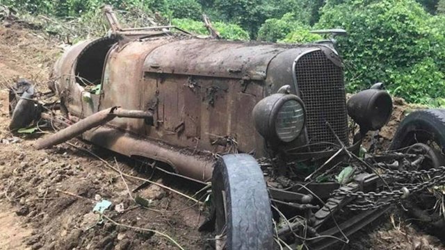 Десять довоенных автомобилей нашли при сносе здания