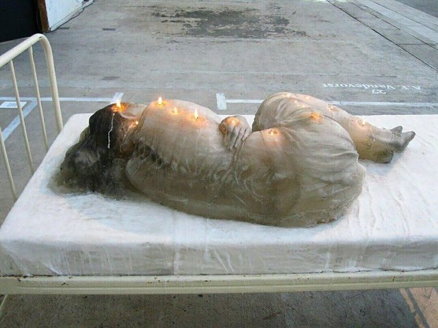 Сгорела как свеча: впечатляющая скульптура бельгийских мастеров